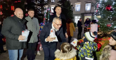 ГРЕЙНАХА СВЕТЛИНИТЕ НА КОЛЕДНАТА УКРАСА НА ОБЩИНА „ТУНДЖА“