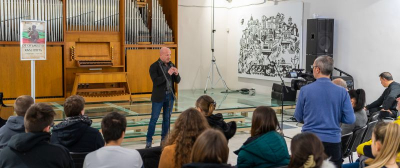 Фотодокументалната изложба „От оръжието към плуга“ на