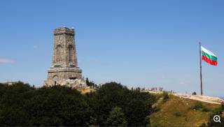 След като, както и на Трети март, управляващите отказаха, българите се самоорганизираха