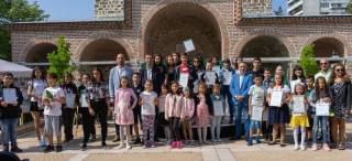 Кметовете на Ямбол и Сливен заедно наградиха млади художници