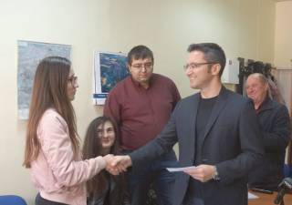 Кристиан Вигенин връчи културни чекове на младежи от Ямбол