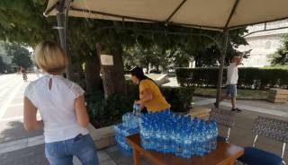 Поради високите температури Община Ямбол раздава