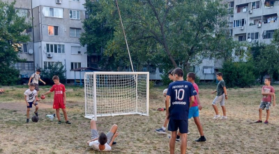 Община Ямбол постави нови футболни врати на игрище в комплекс „Диана“