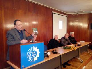 Някогашната българска 7-ма бойна дивизия, дислоцирана в Ямбол. Останаха само спомени в книга /СДС/