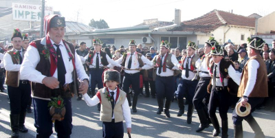 Тази година коледарските куди в града коледуват по райони.