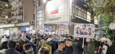 Членове и симпатизанти на &quot;ДПС - Ново начало&quot; излязоха на протест в Ямбол