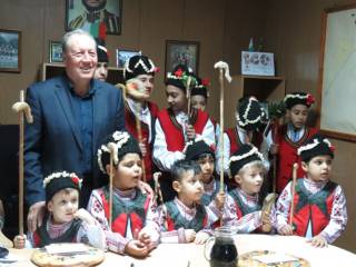 На Бъдни вечер, по традиция, коледарите гостуват на кмета на Болярово