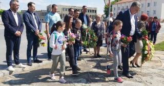 ПОКЛОН ПРЕД ПАМЕТТА НА ГЕРОИТЕ