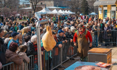 Ямболски ученици готвиха с Ути Бъчваров на фестивала „Кукерландия“
