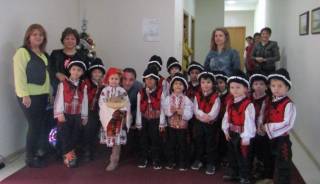 КОЛЕДАРЧЕТА ГОСТУВАХА ПРИ КМЕТА НА ОБЩИНАТА