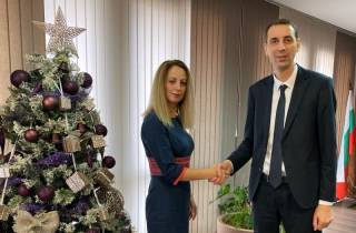 Община Ямбол със съдействието на &quot;Белла България“ даряват 5000 кори за баница на пенсионери и нуждаещи се