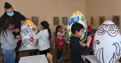 „С изкуство срещу насилието – да нарисуваме пъстър Великден“ в община „Тунджа“
