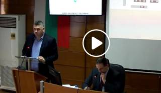 След изказване на Красимир Йорданов - БСП, подкрепено от всички групи в местния парламент