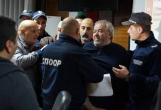 Взаимодействието между местната власт и полицията при обезпечаване на обществения ред и сигурността.