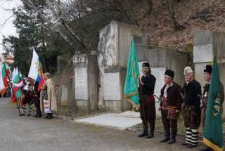 Празнична церемония по случай Трети март на върха - до Храма на ген. Скобелев и Паметника на загиналите опълченци