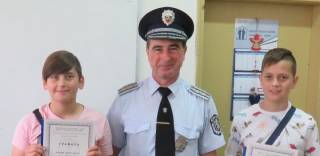 Ръководството на ОДМВР - Ямбол удостои с грамоти за доблест четирима ученика от областния град