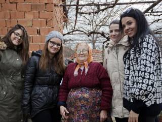 &quot;...за да озари мрачното ежедневие на самотните хора в региона!!!&quot;