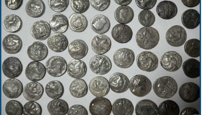 Близо 1900 старинни монети и стрели задържаха митническите служители на МП Лесово