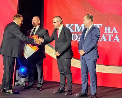 Станчо Ставрев /с наградата Кмет на годината/ в област Образование/: