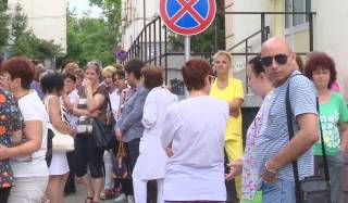 1150 лева основна заплата на лекар, 952 лева за медицинска сестра поискаха протестиращи в МБАЛ &quot;Свети Пантелеймон