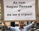 Странно, все още има хора, българи, на които рефрена на песента в душата им не е