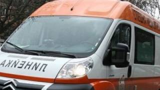 Лекарка е пострадала при катастрофа между линейка и лек автомобил в града.