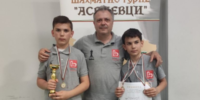 Братята Момчил и Добромир Желеви донесоха успех за Ямбол в шахмата