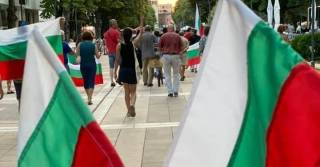 Протестиращи в Ямбол благодарят на..../В петък, по почина на Минчо Спасов, може да има &quot;обстрел&quot;, но и дула!