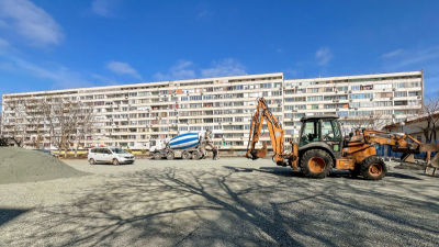 Изграждане на нови паркинг пространства и обновление на пешеходни зони в Ямбол