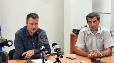 БТА: Областният управител на Ямбол Георги Чалъков (ляво) и заместникът му Драгомир Димитров (дясно)