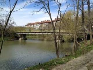 Изграждането на &quot;Новият&quot; мост към парка, отсега обявяват, че се забавя, съобщи Радио 999