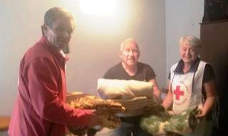 ОС на БЧК – Ямбол подпомогна многодетно БЕДНО семейство от