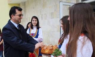 Бреййй от пресцентъра на общината - съобщение за евродепутат Адемов в Ямбол. Че и Бицова..мале, мале!