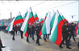 Бдим над всичко свято