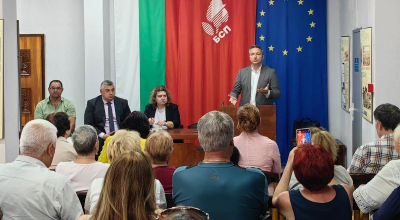 Наталия Киселова и Кристиан Вигенин с представители на БСП в Ямбол: