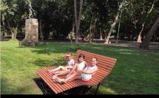 Още две нови пейки с ергономичен дизайн са