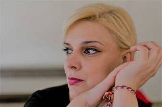 Не понасял милиционерския ми тон, аз пък не понясям лицемерието ви!