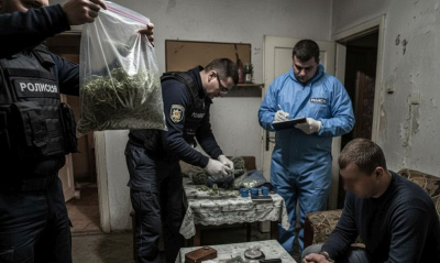 Криминалисти от РУ-Ямбол задържаха 41-годишен мъж за притежание на наркотици.